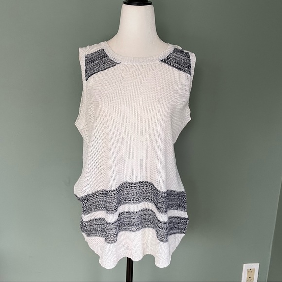 LOVEMARKS SWEATER - Picture 2 of 7